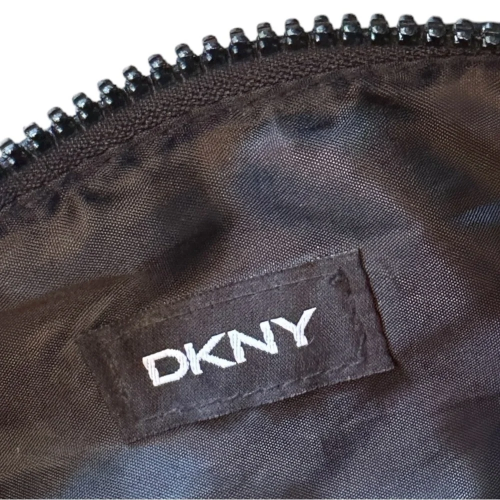 DKNY NY 90s Black Nylon Crossbody Messenger Bag Heart Logo Y2K Large Streetwear